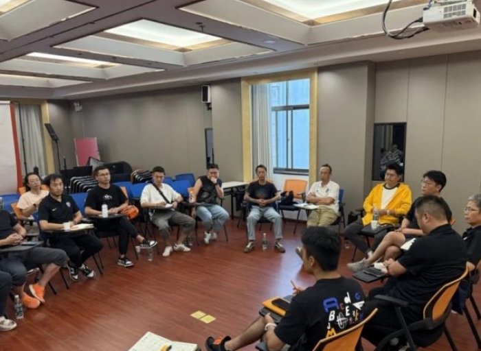 畅所欲言凝心聚力 球迷座谈会顺利召开